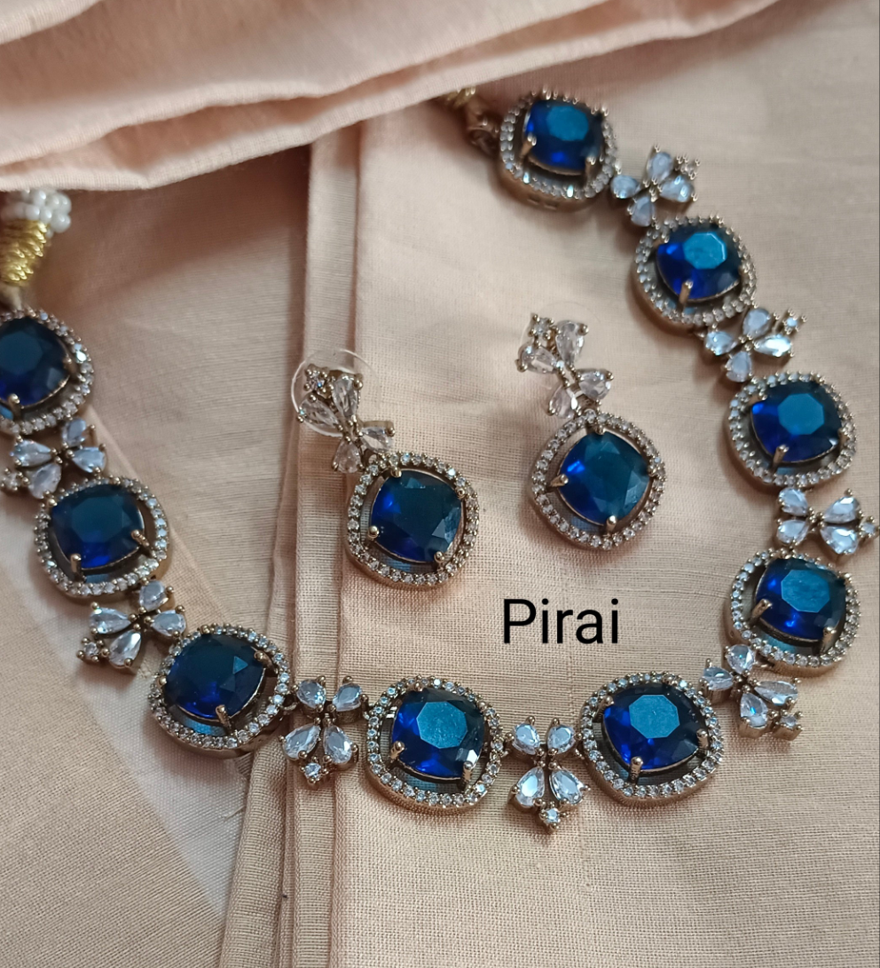 Elegant Blue and white cut stone choker set