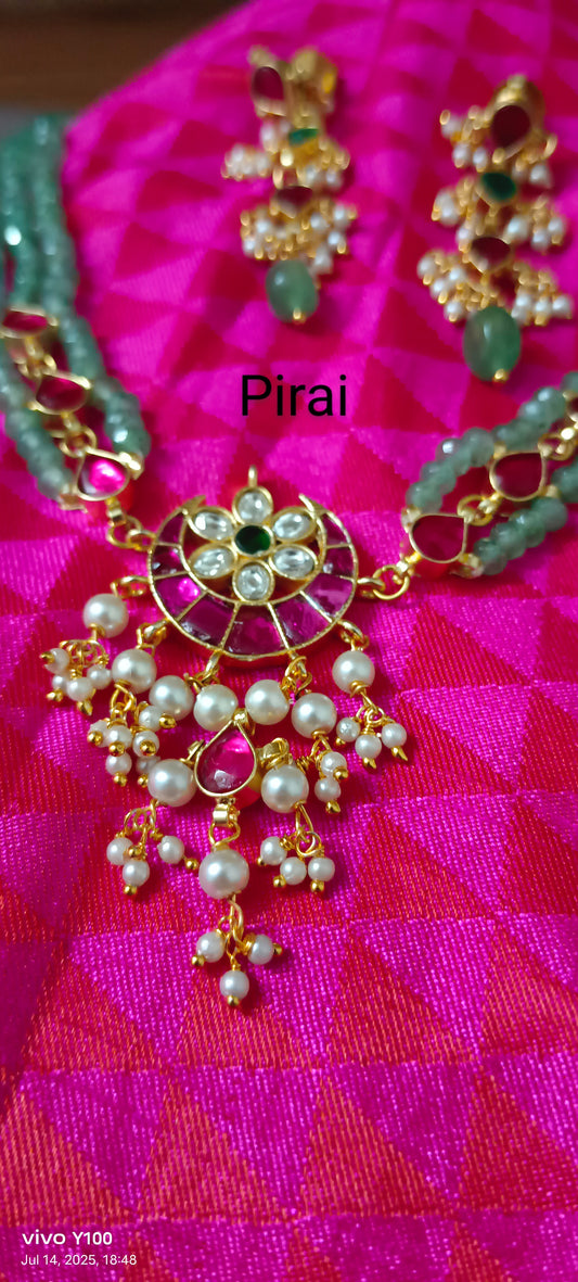 Beautiful Hand-made beaded set with jadau pendant